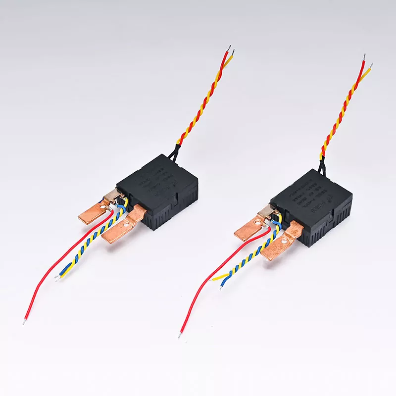 Rơle chốt loại đường ray 2P một pha từ trái vào phải Rơle chốt loại đường ray 2P một pha từ trái vào phải